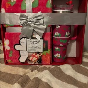 Strawberry Floral Gift Set with Tumbler